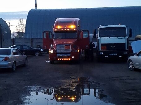 2002 Freightliner Columbia, красный, 1700000 рублей, вид 2