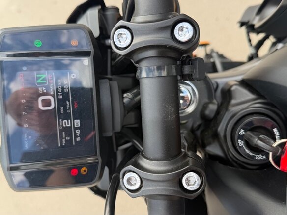 2024 Yamaha MT-09 (FZ-09), серебристый, 1299000 рублей - вид 5