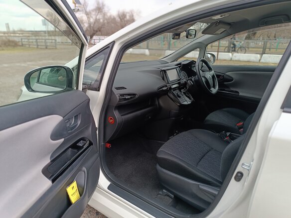 2010 Toyota Wish II, белый, 1325000 рублей - вид 6