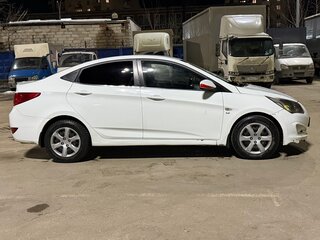 2015 Hyundai Solaris I Рестайлинг, белый, 680000 рублей, вид 2