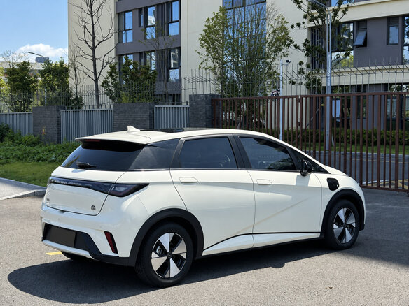 2025 BYD Dolphin 45.12 kWh I Рестайлинг, бежевый, 1560000 рублей - вид 3
