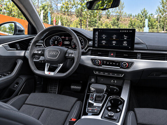2023 Audi Q3 35 TFSI II (F3), серый, 2500000 рублей - вид 4