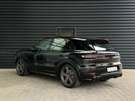 2026 Porsche Cayenne GTS III Рестайлинг, чёрный, 27700000 рублей, вид 3