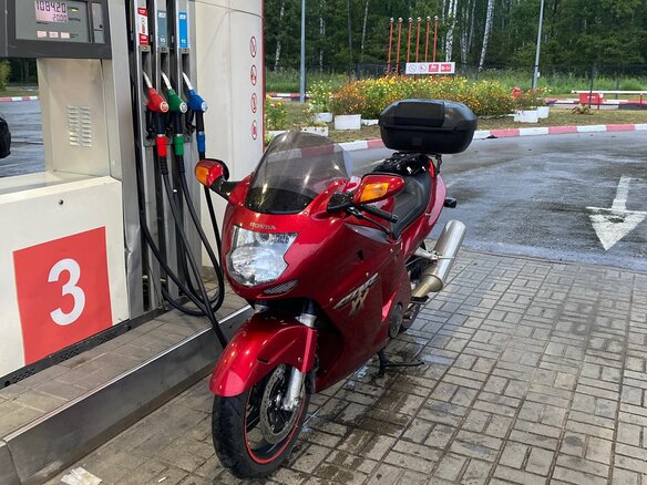 1998 Honda CBR 1100 XX, красный, 370000 рублей - вид 3