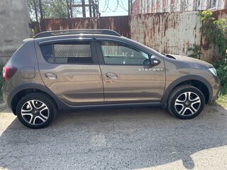 2020 Renault Sandero Stepway II Рестайлинг, коричневый, 900000 рублей, вид 2