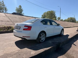 2018 Skoda Octavia III (A7) Рестайлинг, белый, 1070000 рублей, вид 3