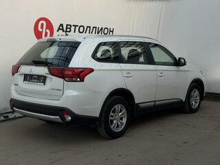 2015 Mitsubishi Outlander III Рестайлинг, белый, 1539000 рублей, вид 5