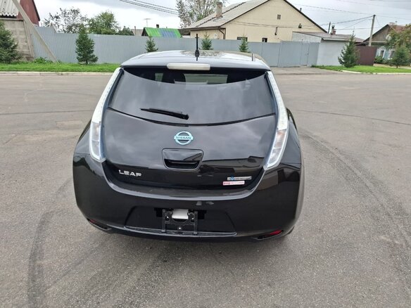 2013 Nissan Leaf (EM57) I (ZE0/AZE0), чёрный, 750000 рублей - вид 3
