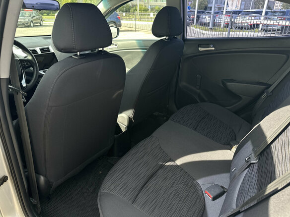 2014 Hyundai Solaris I Рестайлинг, серебристый, 995000 рублей - вид 11