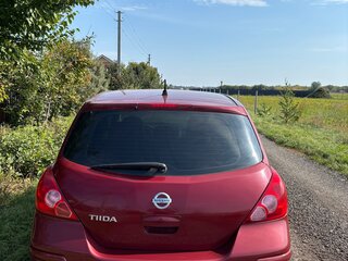 2008 Nissan Tiida I, красный, 700000 рублей, вид 4