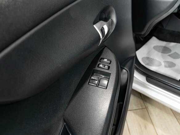 2010 Toyota Corolla X (E140, E150), серебристый - вид 10