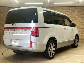 2023 Mitsubishi Delica D:5 I Рестайлинг, белый, 2745000 рублей, вид 4