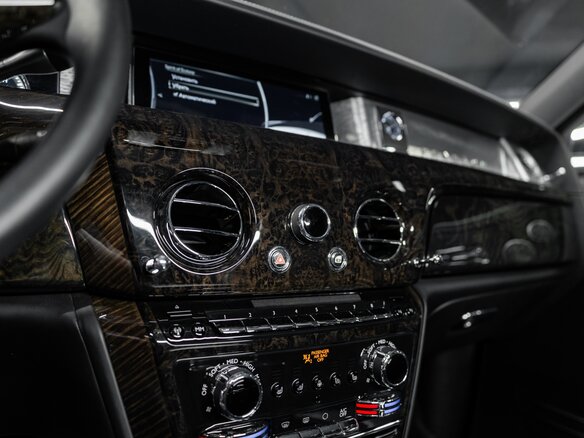 2019 Rolls-Royce Phantom VIII (Series I), белый, 37000000 рублей - вид 22