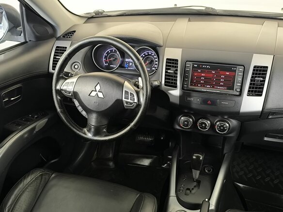 2011 Mitsubishi Outlander II Рестайлинг, белый - вид 10