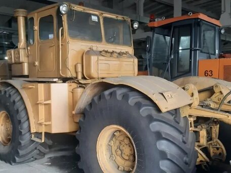 1983 Кировец К-702, жёлтый, 900000 рублей, вид 2