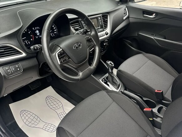 2018 Hyundai Solaris II, белый, 1600000 рублей - вид 9