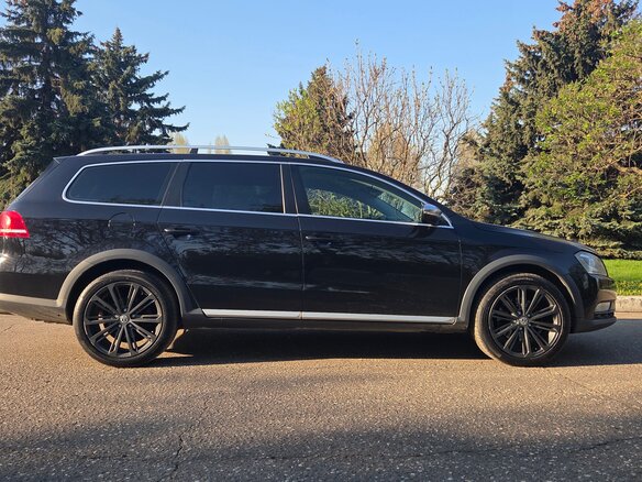 2012 Volkswagen Passat Alltrack B7, чёрный, 1260000 рублей - вид 2