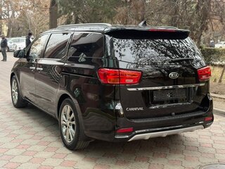 2019 Kia Carnival III, чёрный, 1700000 рублей, вид 5