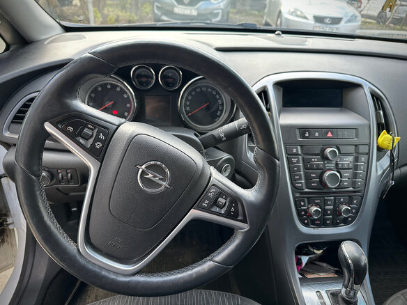 2014 Opel Astra J Рестайлинг, белый, 705000 рублей - вид 11