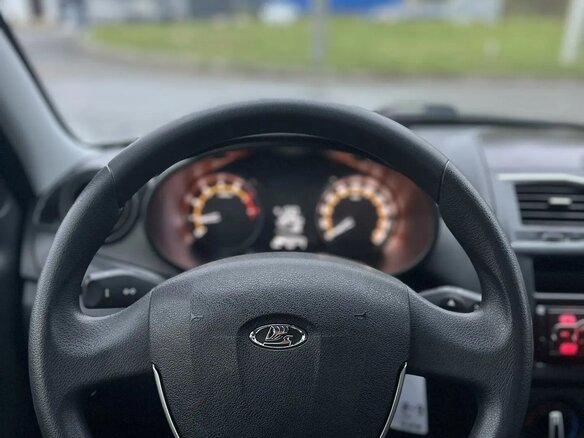 2024 Lada (ВАЗ) Granta I Рестайлинг, белый, 600000 рублей - вид 24