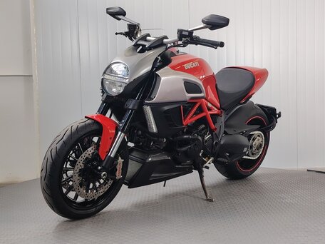 2011 Ducati Diavel, красный, 849000 рублей, вид 4