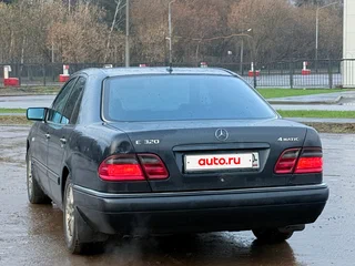 1998 Mercedes-Benz E-Класс 320 II (W210, S210), зелёный, 380000 рублей, вид 3