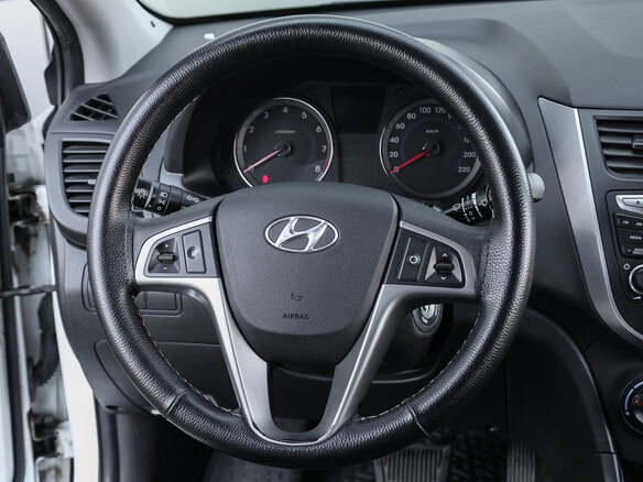 2015 Hyundai Solaris I Рестайлинг, белый - вид 16