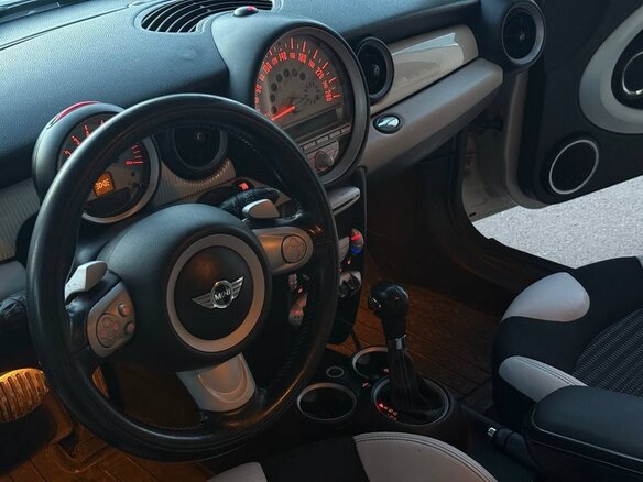 2010 Mini Hatch Cooper S II (R56) Рестайлинг, серый, 1200000 рублей - вид 14