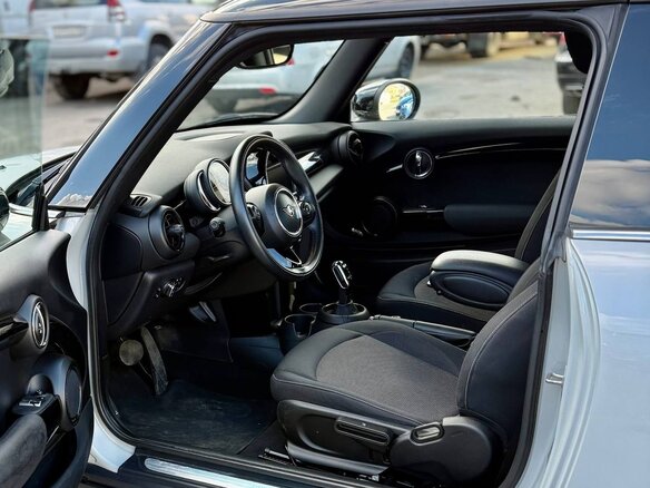 2019 Mini Hatch Cooper III (F55/F56) Рестайлинг, серебристый, 2600000 рублей - вид 16