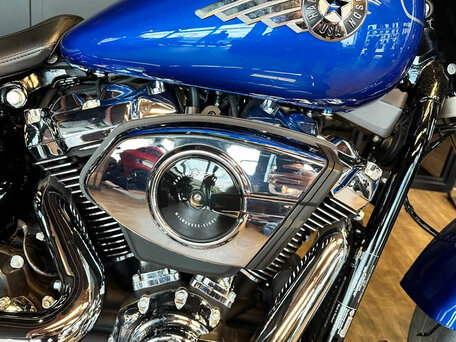 2025 Harley-Davidson Fat Boy, синий, 3690000 рублей, вид 2