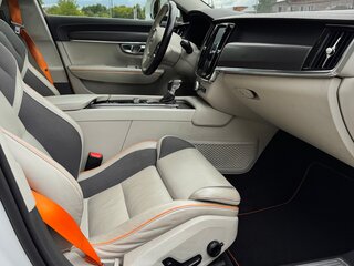 2018 Volvo V90 Cross Country I, белый, 3500000 рублей, вид 3