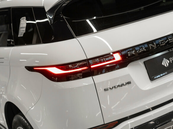 2025 Land Rover Range Rover Evoque II Рестайлинг, белый - вид 28