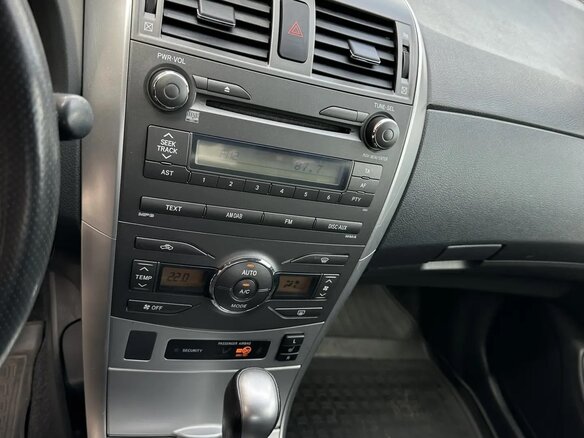 2011 Toyota Corolla X (E140, E150) Рестайлинг, пурпурный, 1300000 рублей - вид 12