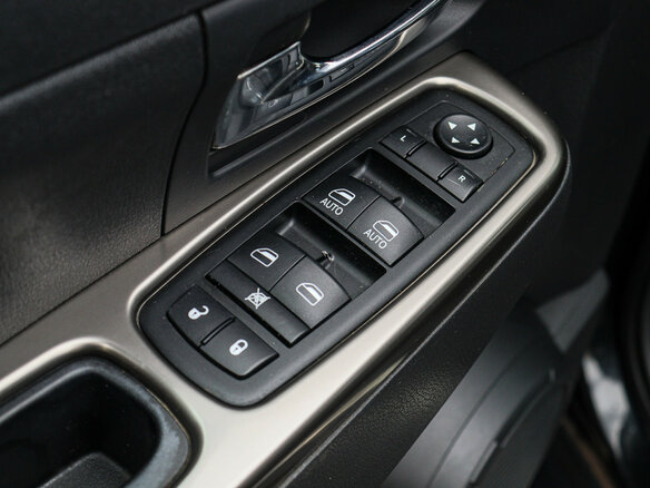 2011 Jeep Cherokee IV (KK), чёрный - вид 15