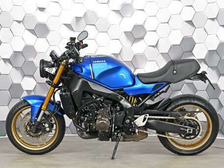 2023 Yamaha XSR900, синий, 1077000 рублей, вид 4