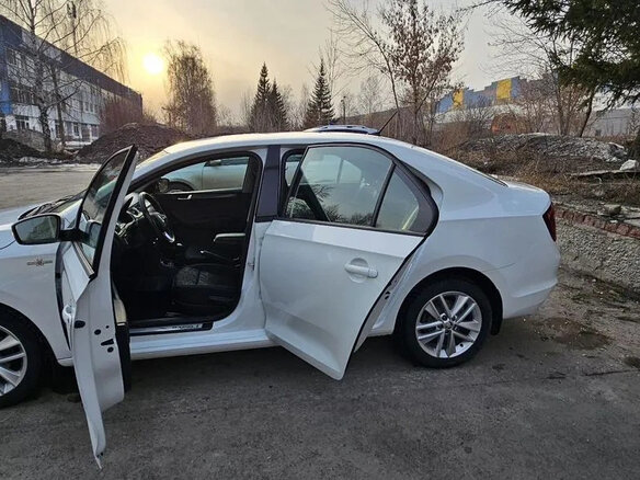 2018 Skoda Rapid I Рестайлинг, белый, 1200000 рублей - вид 3