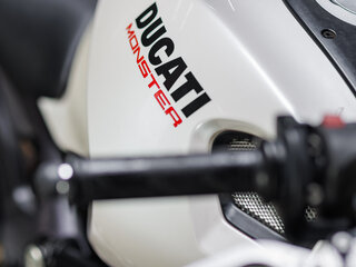 2010 Ducati Monster 696, белый, 450000 рублей, вид 4