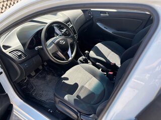 2016 Hyundai Solaris I Рестайлинг, белый, 750000 рублей, вид 4