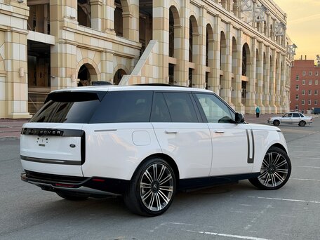 2023 Land Rover Range Rover P440e V, белый, 9300000 рублей, вид 3