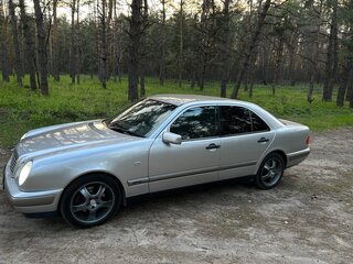 1997 Mercedes-Benz E-Класс 200 II (W210, S210), серый, 500000 рублей, вид 2