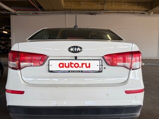 2017 Kia Rio III Рестайлинг, белый, 600000 рублей, вид 5
