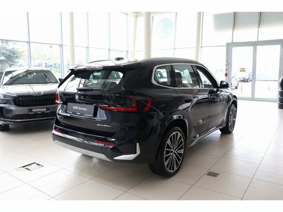 2025 BMW X1 Long 25Li xDrive III (U11/U12), чёрный, 6040000 рублей - вид 4