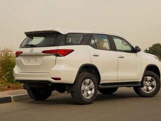 2025 Toyota Fortuner II Рестайлинг, белый, 5023000 рублей, вид 5