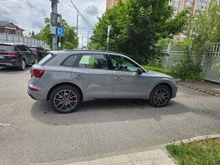 2025 Audi Q5 L 45 TFSI II (FY) Рестайлинг, серый, 5700000 рублей, вид 3