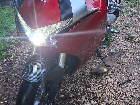 2010 Honda VFR 1200, пурпурный, 760000 рублей, вид 3