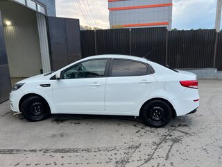 2016 Kia Rio III Рестайлинг, белый, 670000 рублей, вид 3