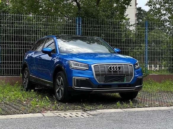 2019 Audi Q2 L e-tron I, синий, 1470000 рублей - вид 1