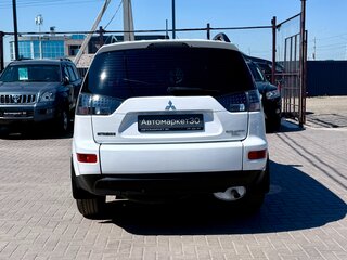 2010 Mitsubishi Outlander II Рестайлинг, белый, 1249990 рублей, вид 5