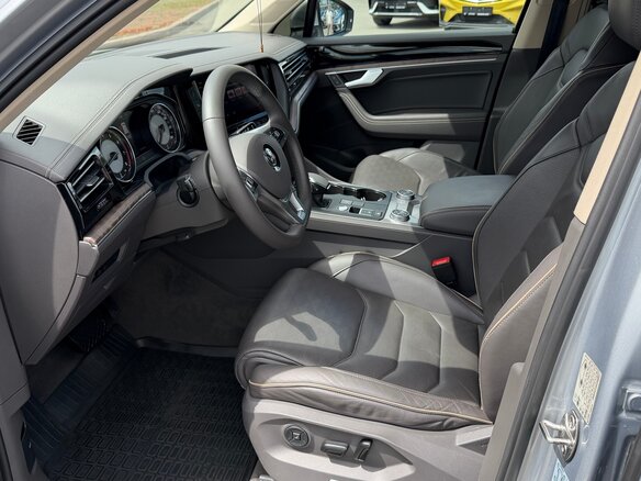 2019 Volkswagen Touareg III, серебристый, 3500000 рублей - вид 12