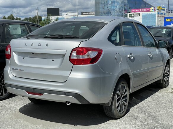 2026 Lada (ВАЗ) Granta I Рестайлинг, серебристый - вид 4